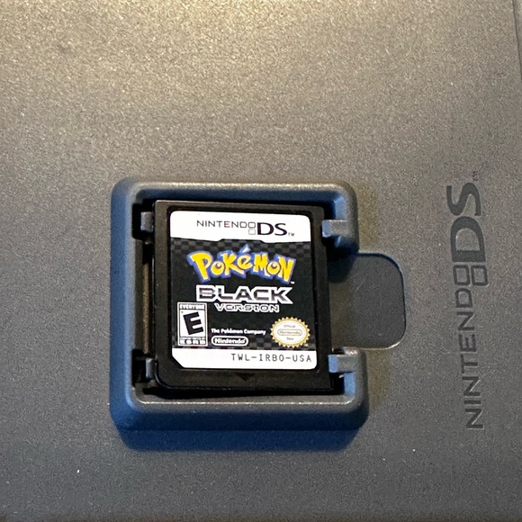 Nintendo Pokémon Black Version DS Game - Picture 8 of 8